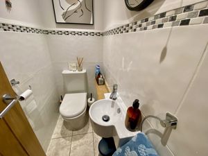 Guest WC- click for photo gallery